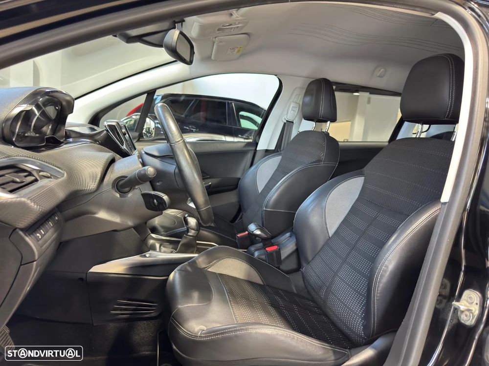Peugeot 2008 1.2 PureTech Allure - 12
