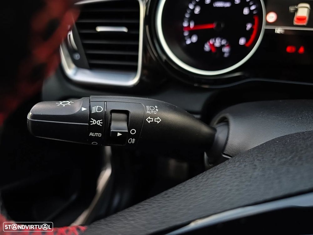 Kia Ceed 1.6 T-GDI GT+SRF - 13