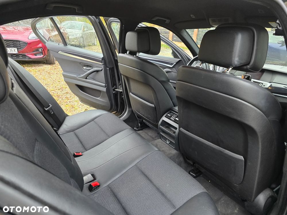 BMW Seria 5 520i - 25