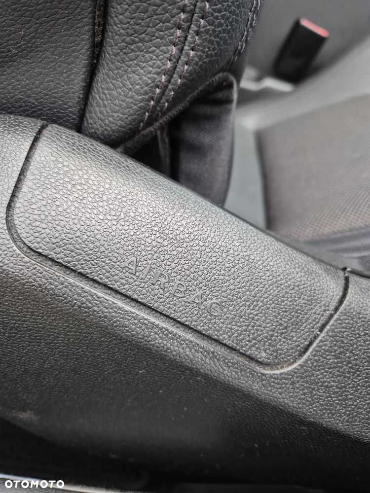 Mercedes-Benz Klasa E 250 CDI DPF Coupe BlueEFFICIENCY Avantgarde - 40
