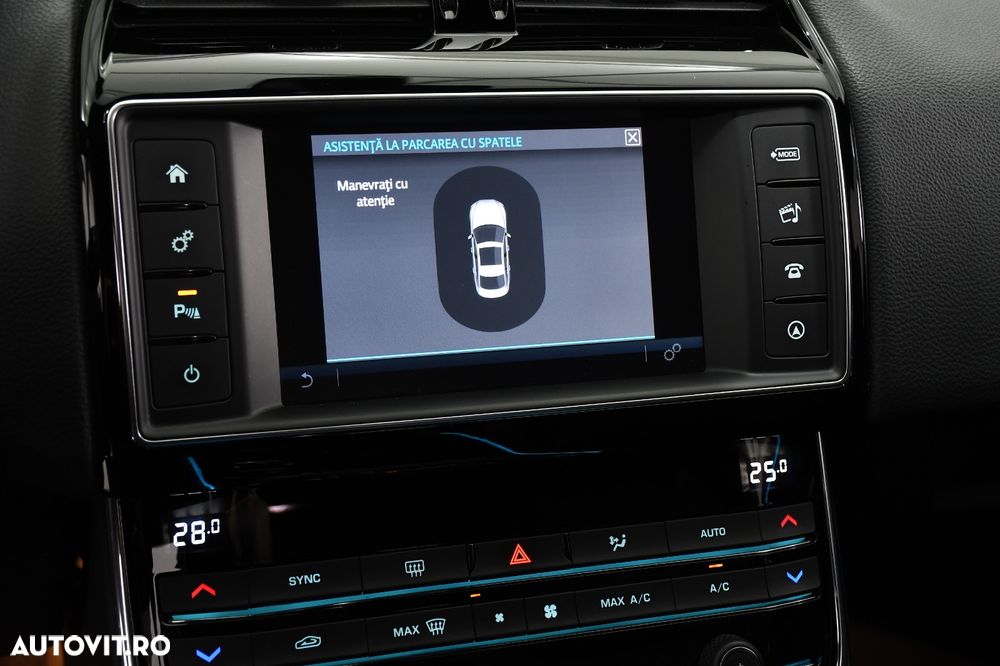 Jaguar XE 20d AWD Aut. R-Sport - 16