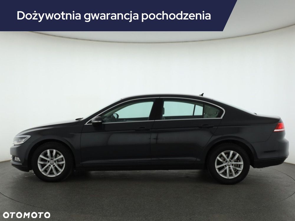 Volkswagen Passat - 4
