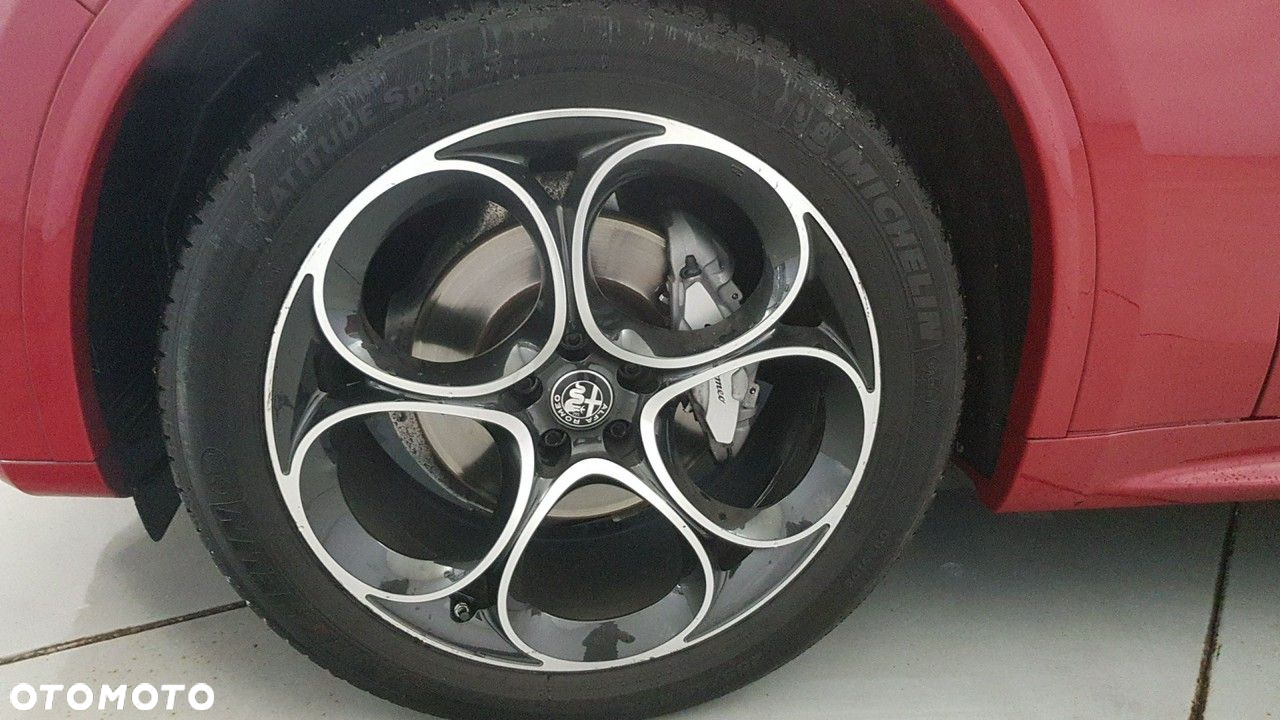 Alfa Romeo Stelvio - 13