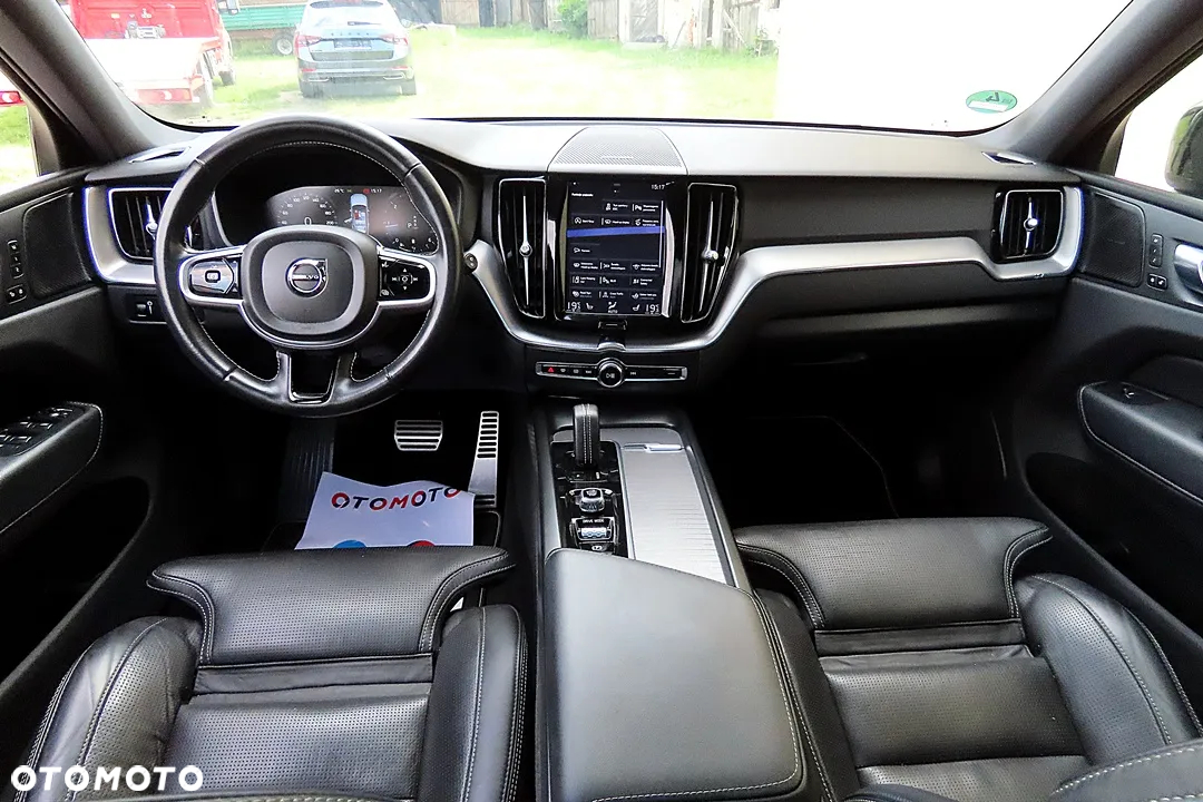 Volvo XC 60 B5 D AWD Ultimate Dark - 40