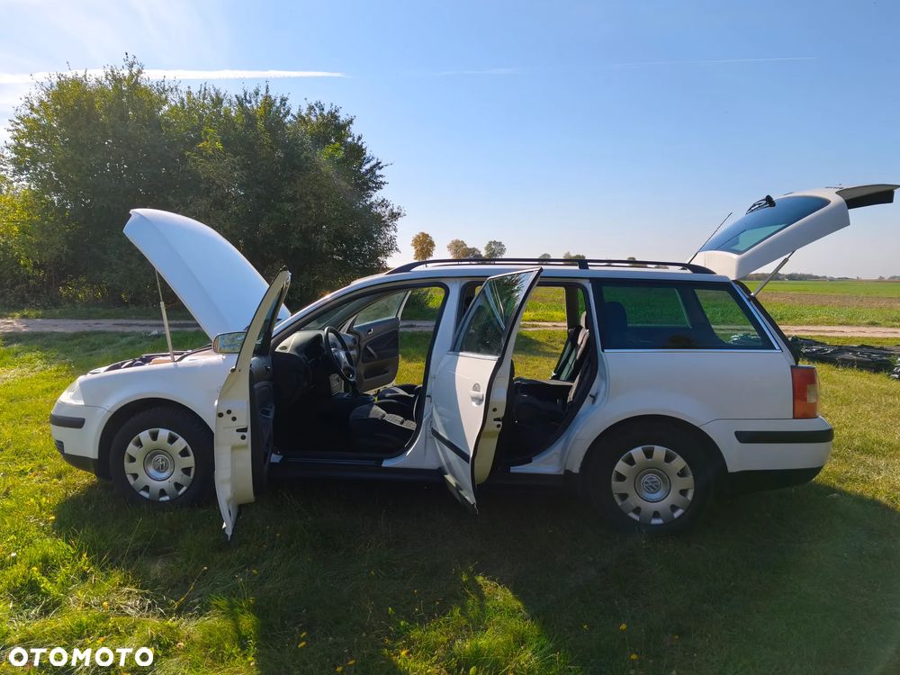 Volkswagen Passat 1.6 Comfortline Family - 29