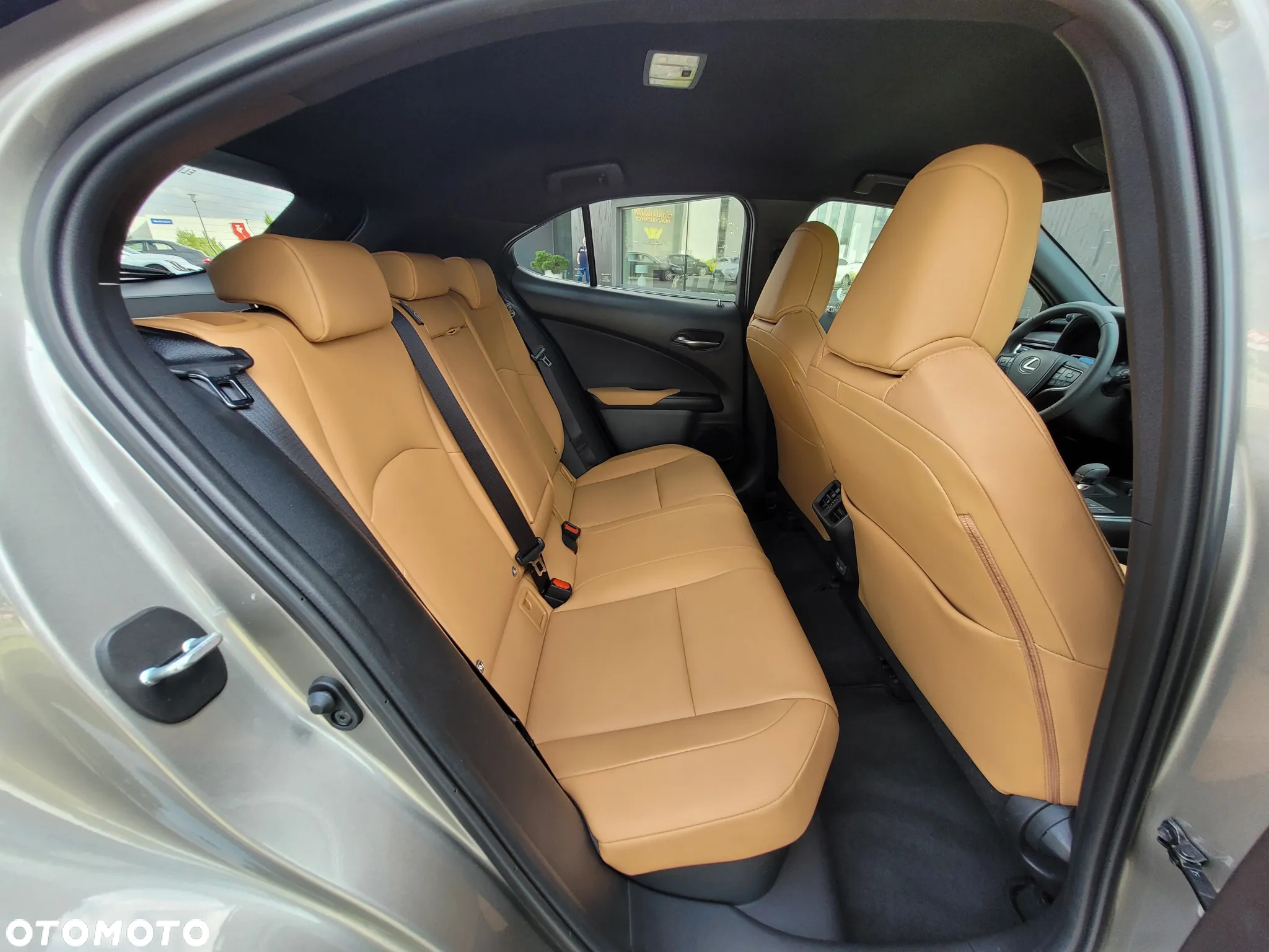 Lexus UX 300h F Sport Design - 15