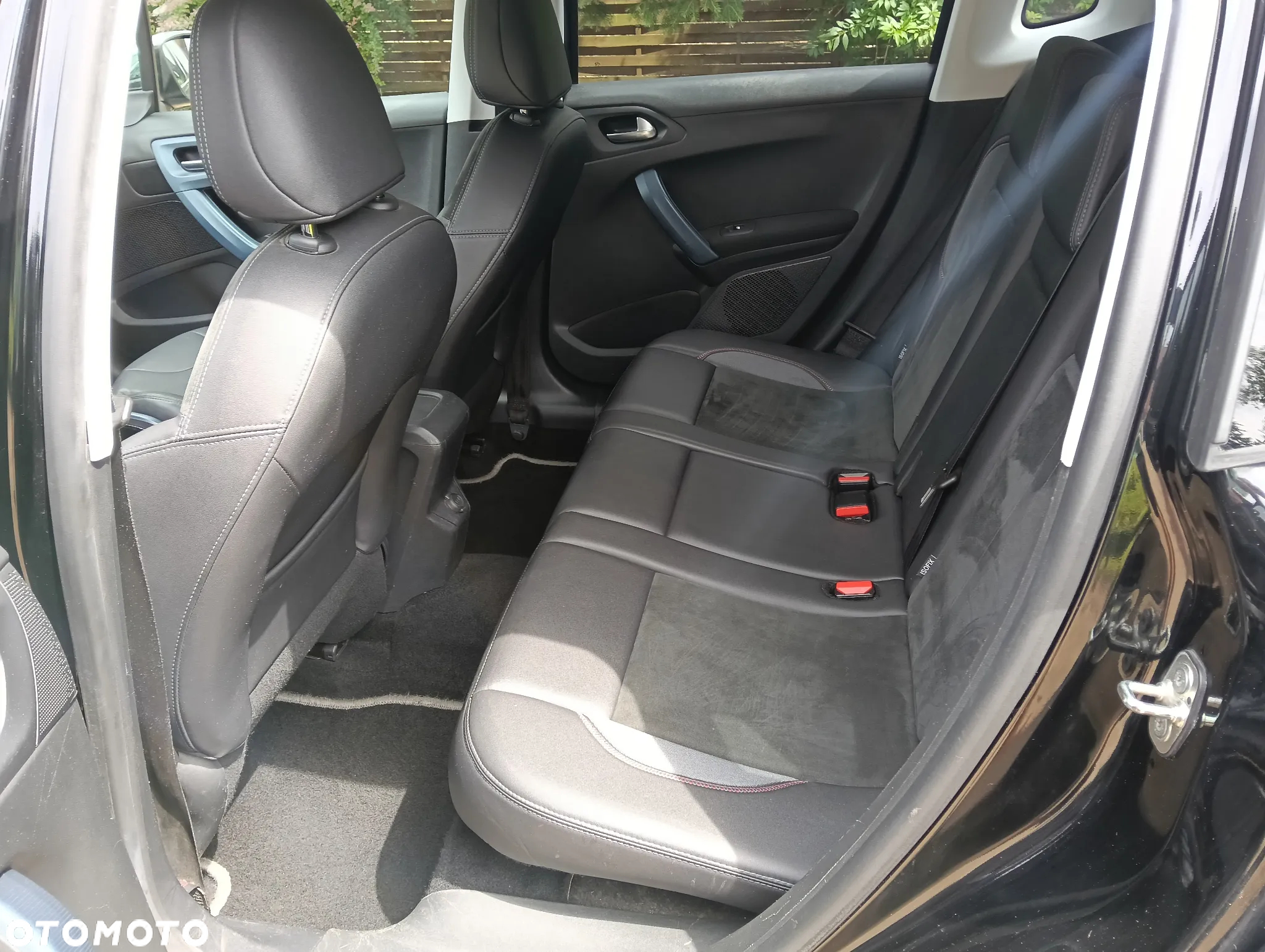 Peugeot 2008 1.6 e-HDi Allure S&S - 11