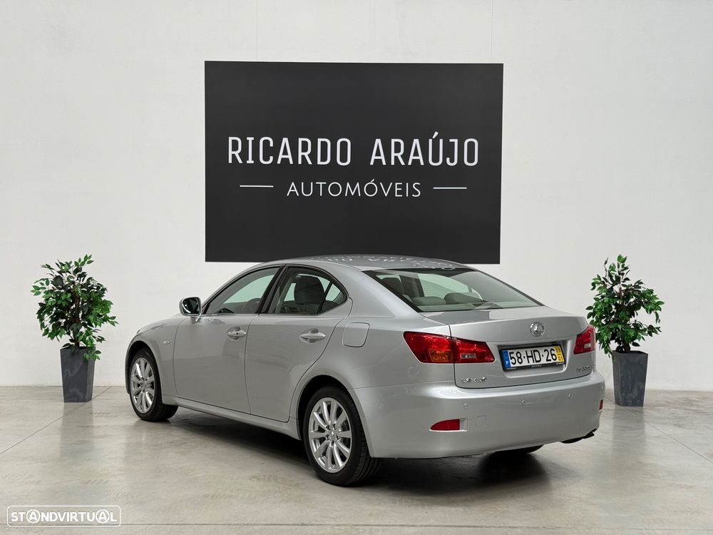 Lexus IS 220 d P.Luxury 4D - 3