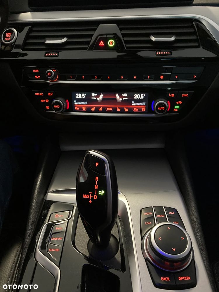 BMW Seria 5 520d - 12