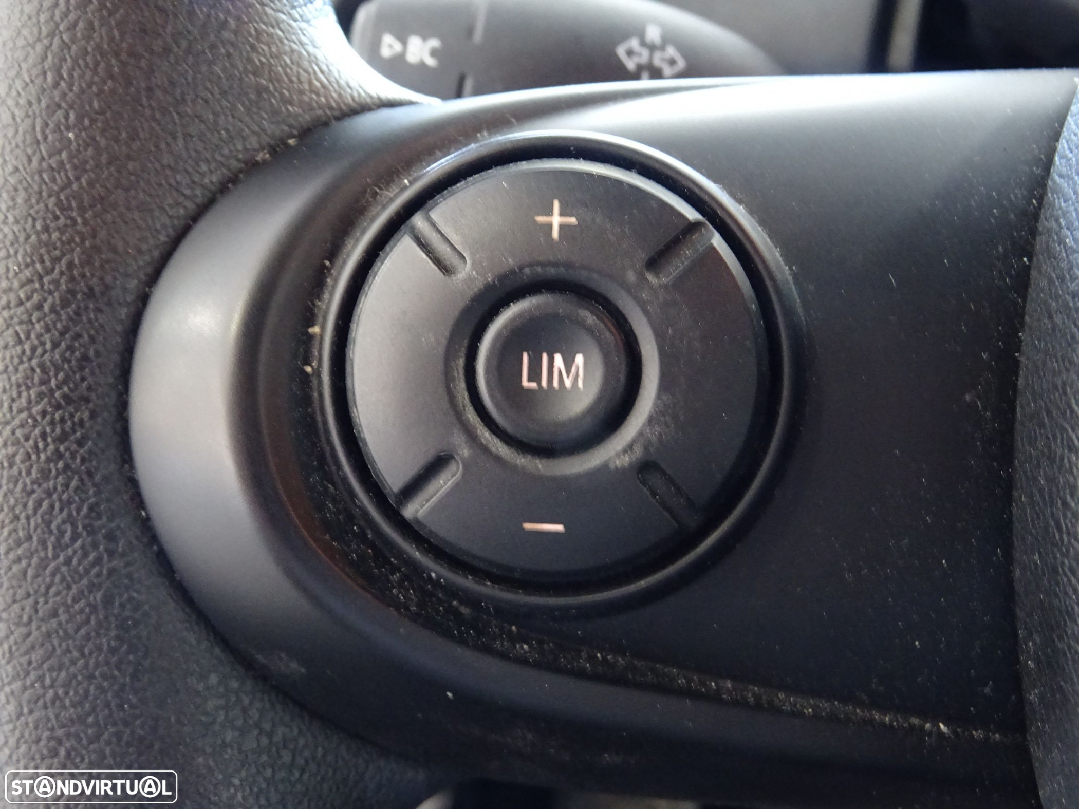 MINI 5 Portas One D - 23
