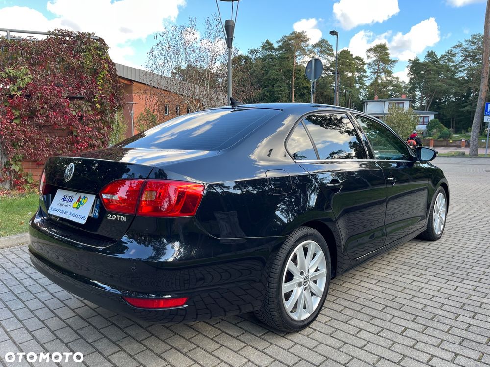 Volkswagen Jetta 2.0 TDI DPF DSG Trendline - 3