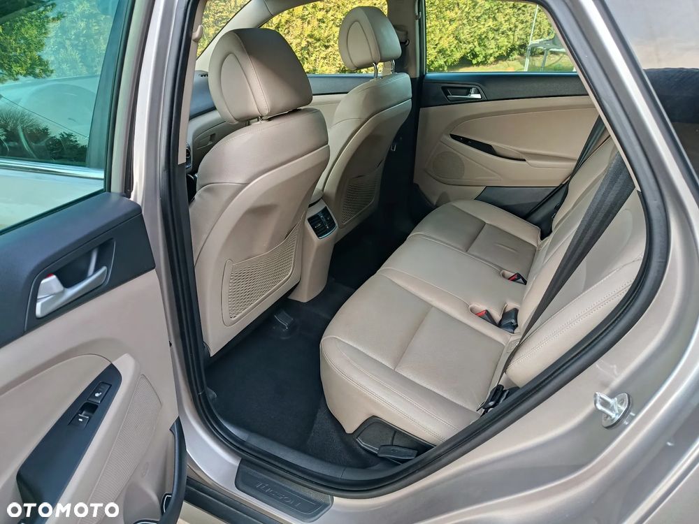 Hyundai Tucson 2.0 CRDI BlueDrive Style 2WD - 28