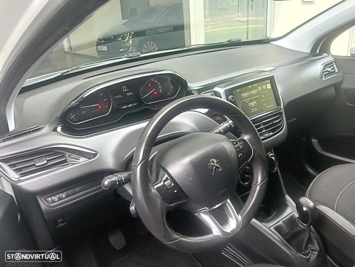 Peugeot 208 1.2 PureTech Style - 18