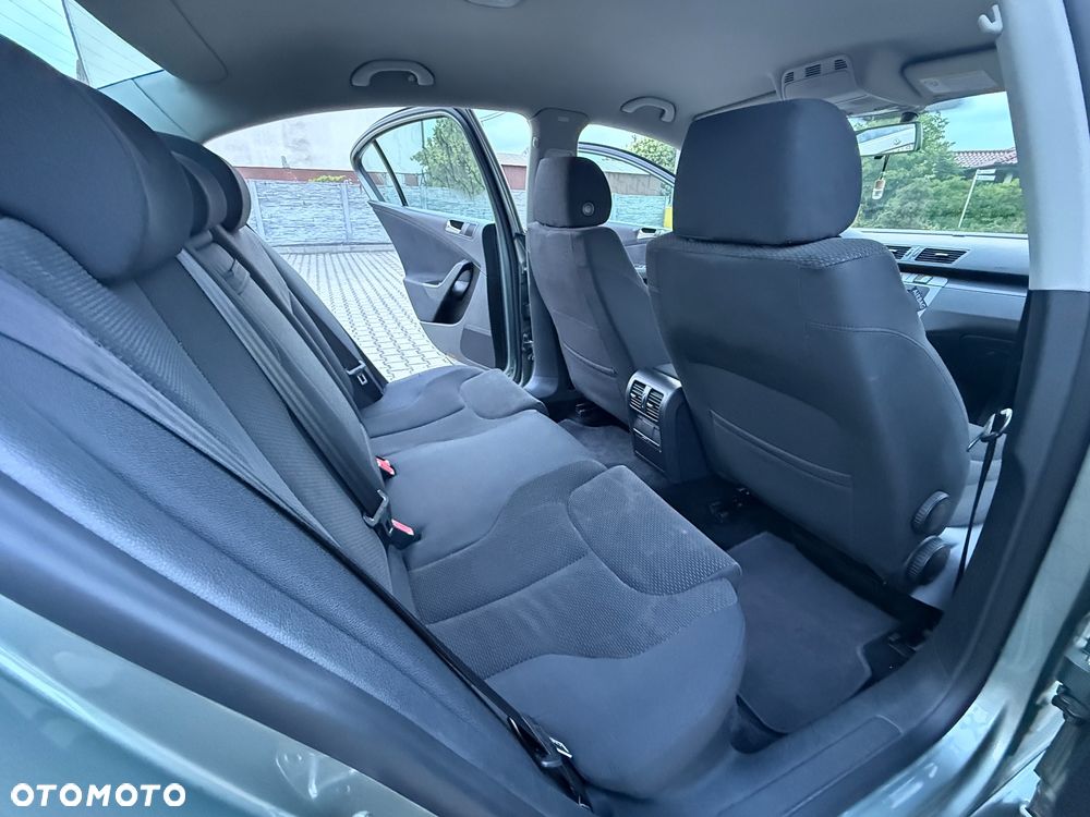 Volkswagen Passat 2.0 TDI Comfortline - 8