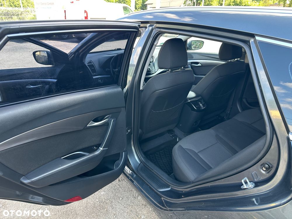 Hyundai i40 Kombi blue 1.6 Family - 16