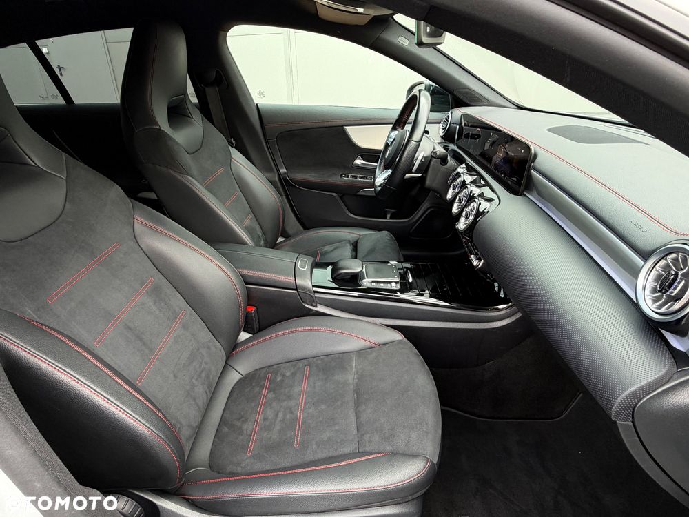 Mercedes-Benz CLA 200 7G-DCT AMG Line - 28