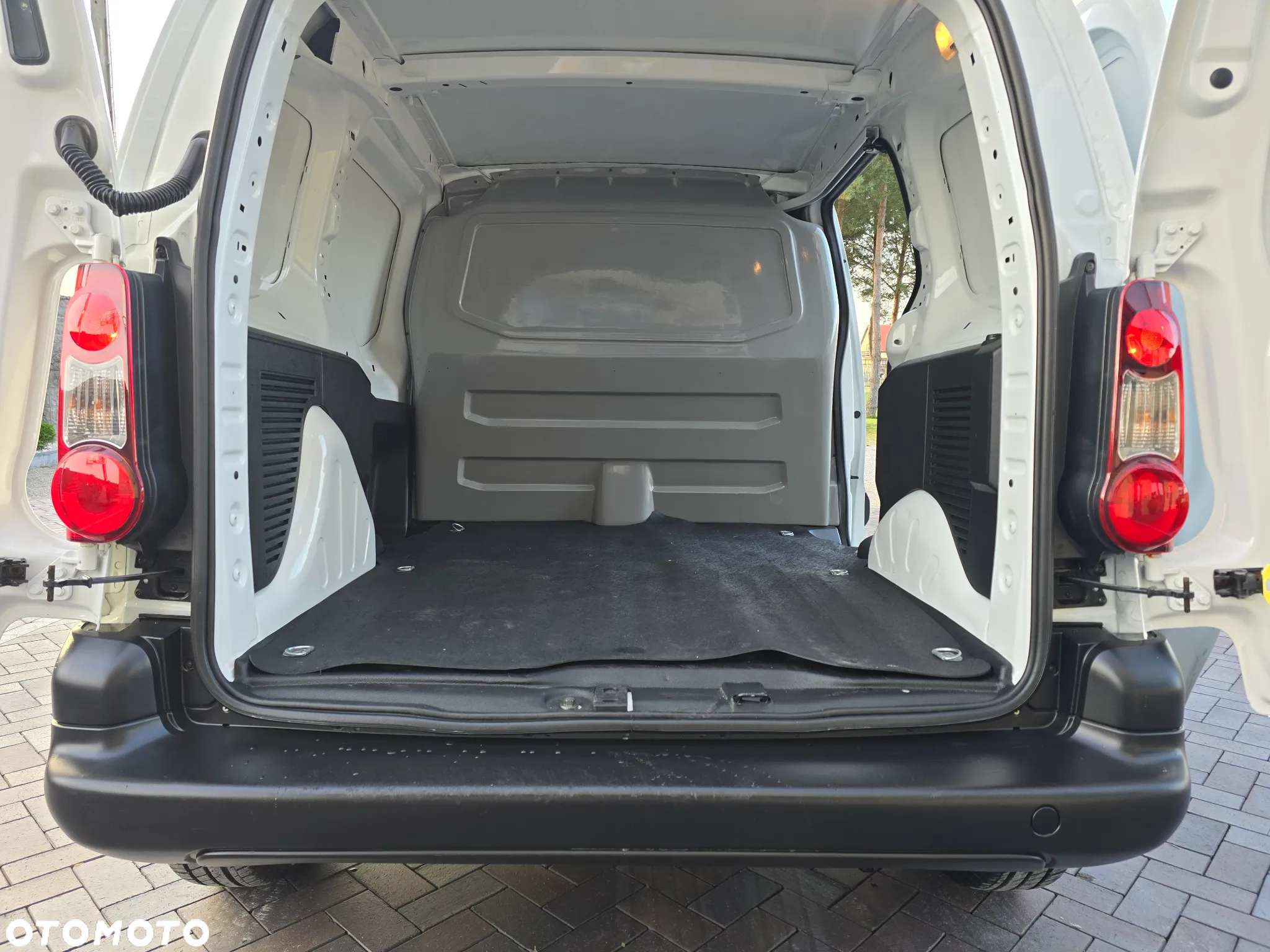Peugeot PARTNER L1 1.6 HDI 90KM KLIMA LEKTRYKA SALON PL - 17