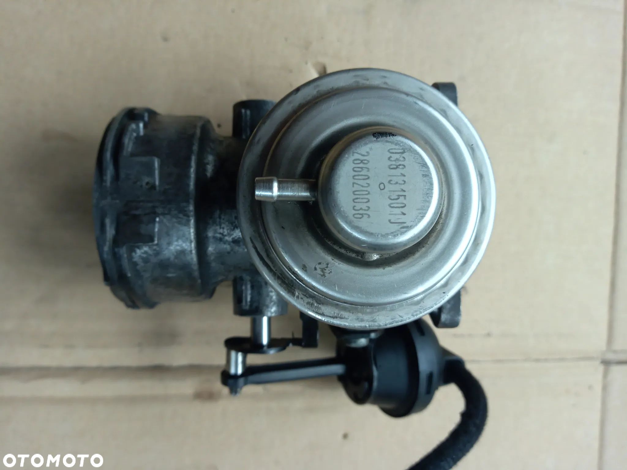 VW Passat B5 lift Skoda Superb 1.9 TDI przepustnica zawór EGR 038131501J - 1