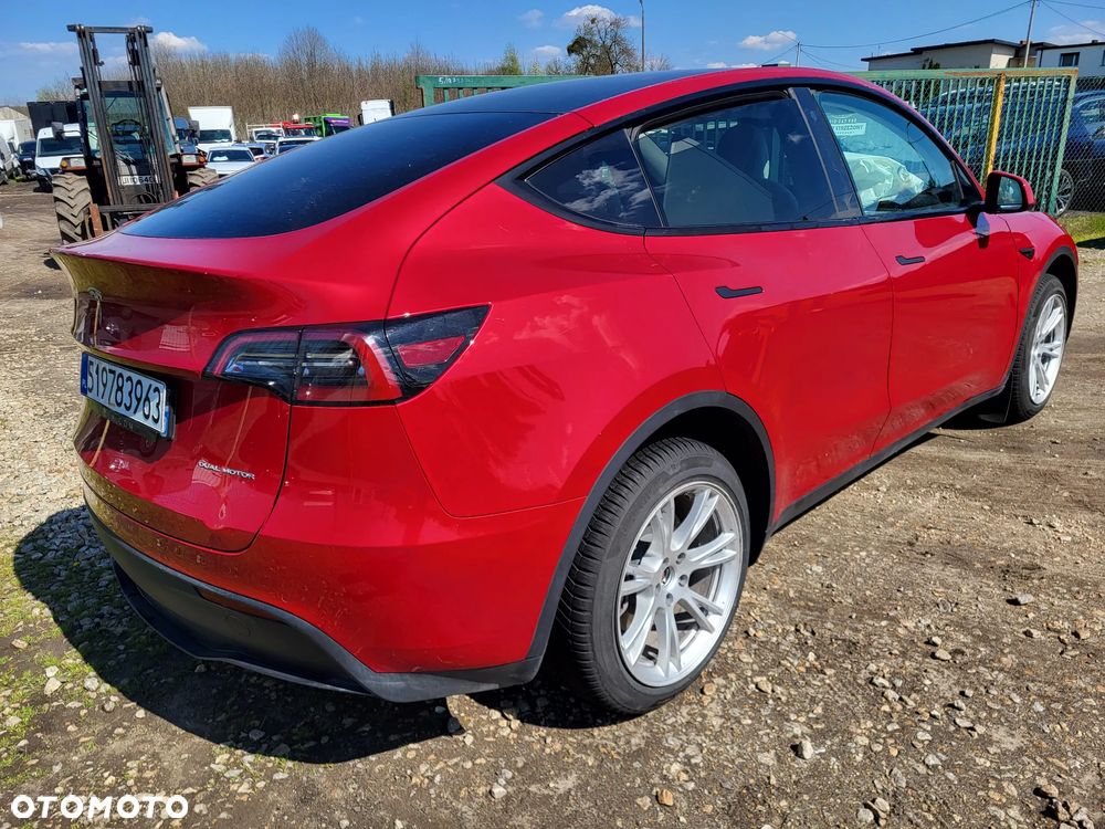 Tesla Model Y - 7