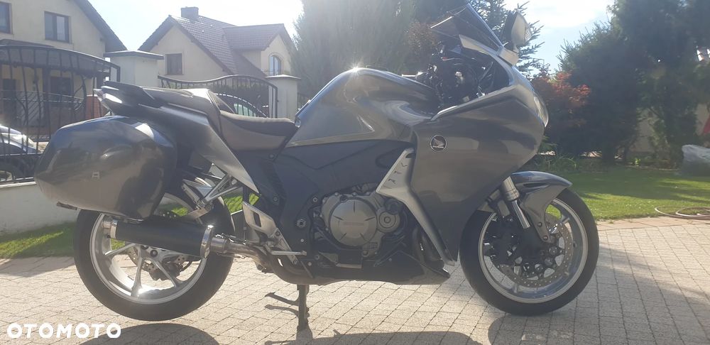 Honda VFR - 3