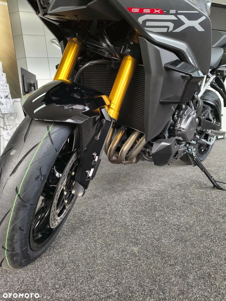 Suzuki GSX - 10