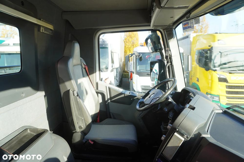 Renault C380 E6 6x4 / HDS Fassi F135 2700 MTH / Zasięg 8 m / 5.6 t udźwig / Wywrotka 3-stronna / Hydroburta - 29