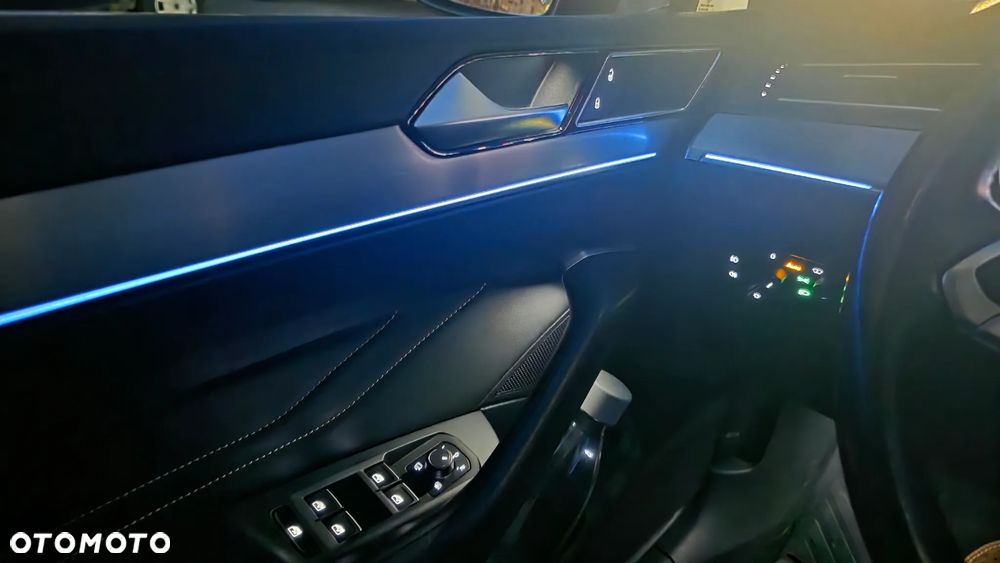 Volkswagen Passat 2.0 TDI SCR DSG Elegance - 39