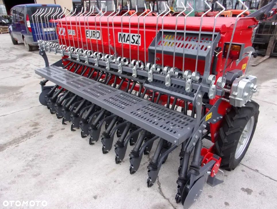 Meprozet Siewnik zbożowy talerzowy S107T, stopkowy S107, S107/1 poplonów S109 MEPROZET, Siewnik zbożowy 2-talerzowy i stopkowy SR25, SR27, SR30, SRT27 Euro-Masz, siewnik nabudowany - agregat uprawowy SNT30, siewnik poplonów Akpil, Siewnik kukurydzy Meprozet - 24