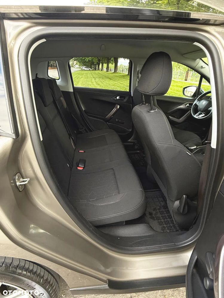 Peugeot 2008 1.2 Pure Tech Style S&S - 6