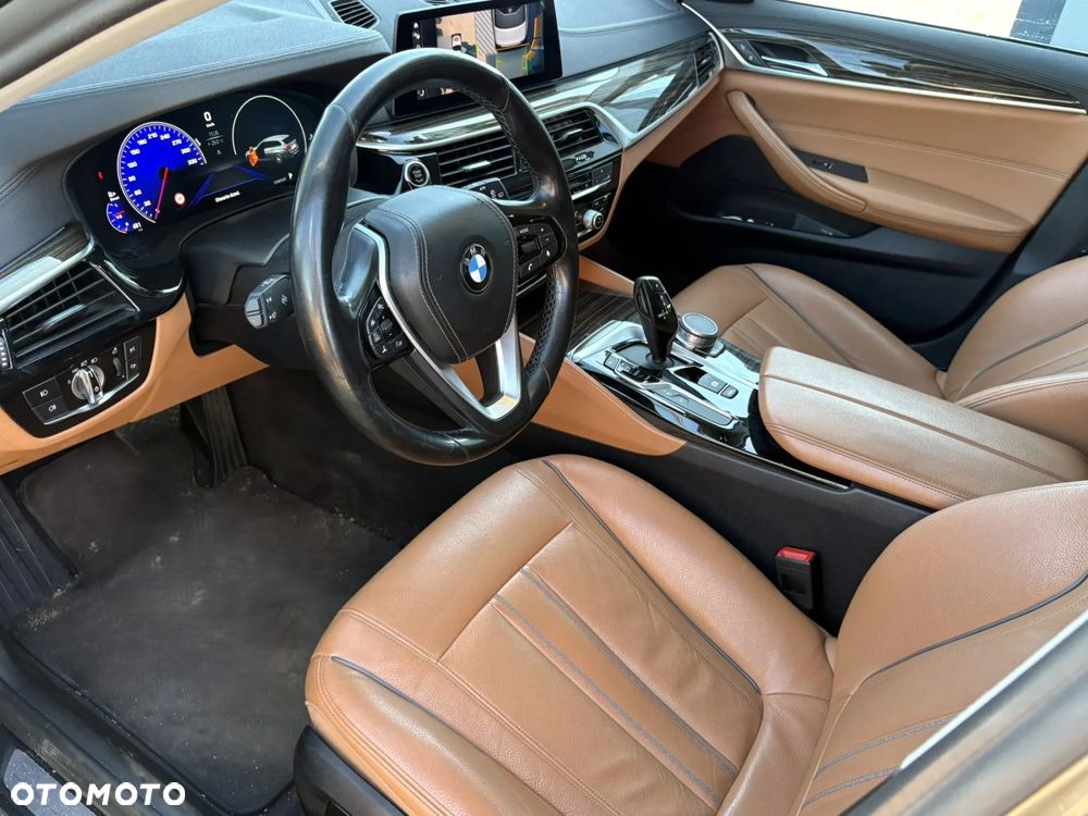 BMW Seria 5 530d xDrive Luxury Line - 9
