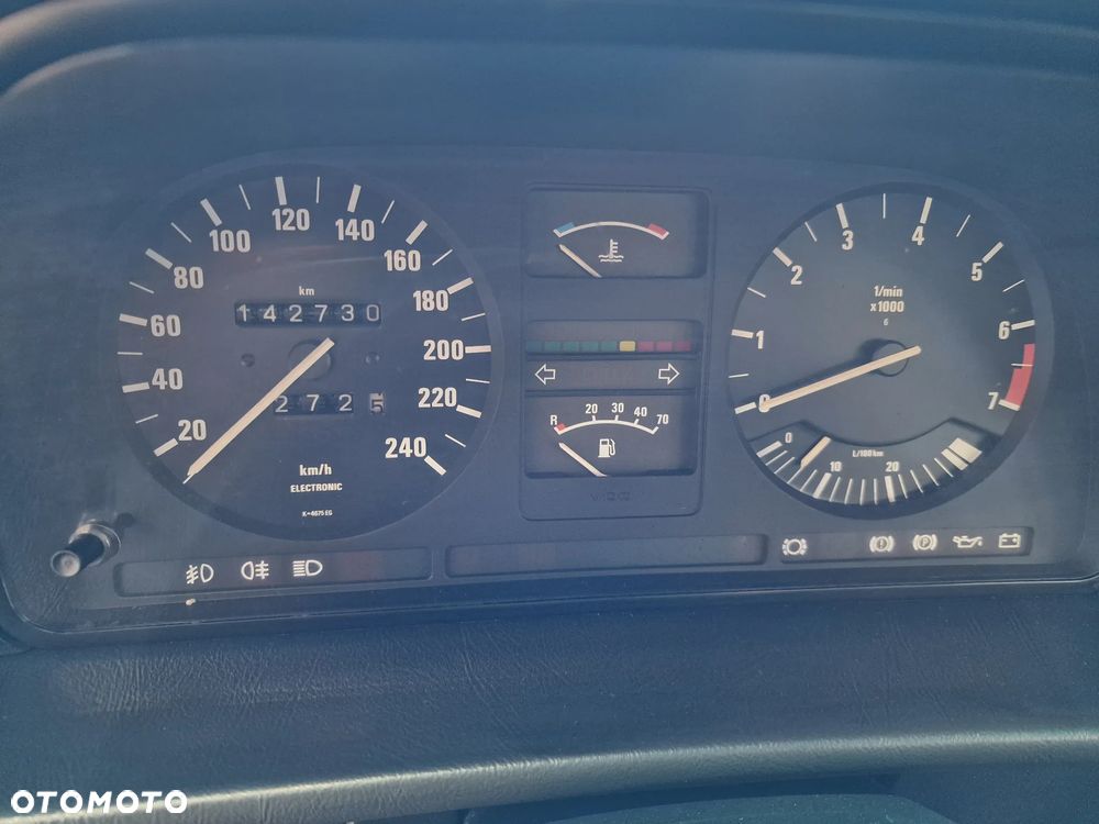 BMW Seria 5 520i - 23