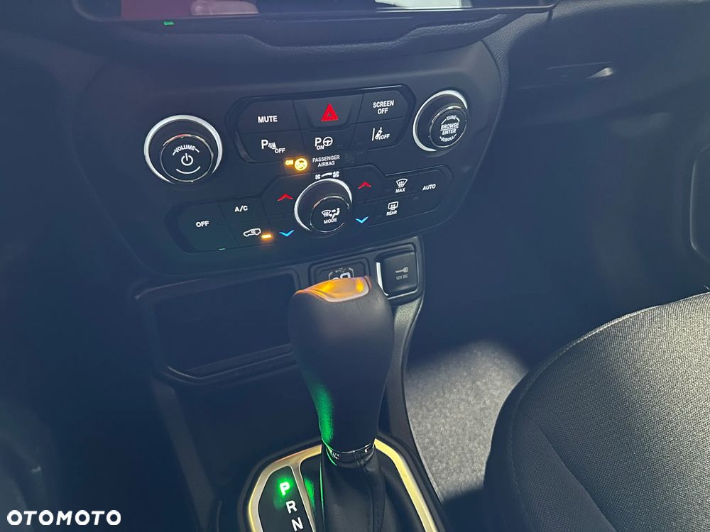 Jeep Renegade 1.5 T4 mHEV Altitude FWD S&S DCT - 11