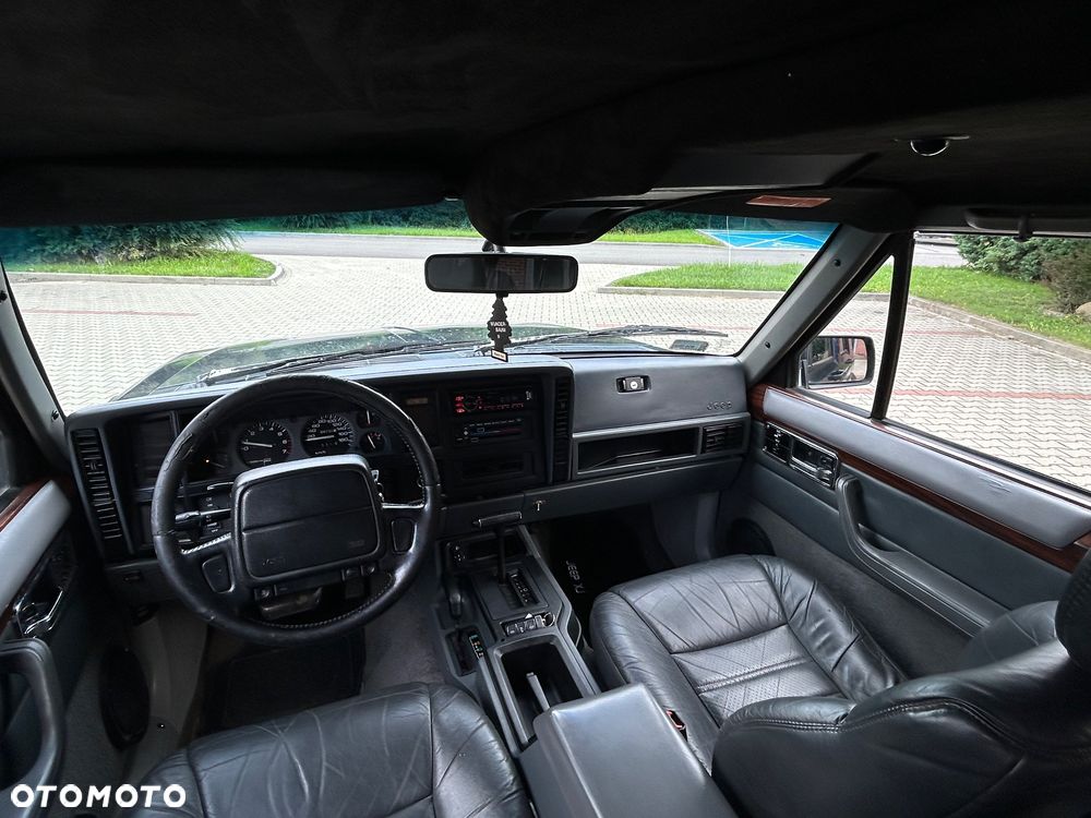 Jeep Cherokee - 13