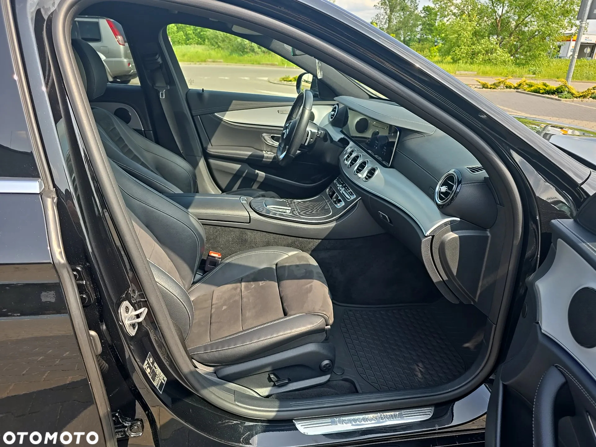 Mercedes-Benz Klasa E 300 de AMG - 17