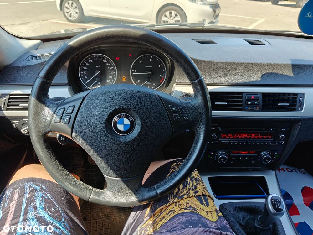 BMW Seria 3 318d Edition Exclusive - 19