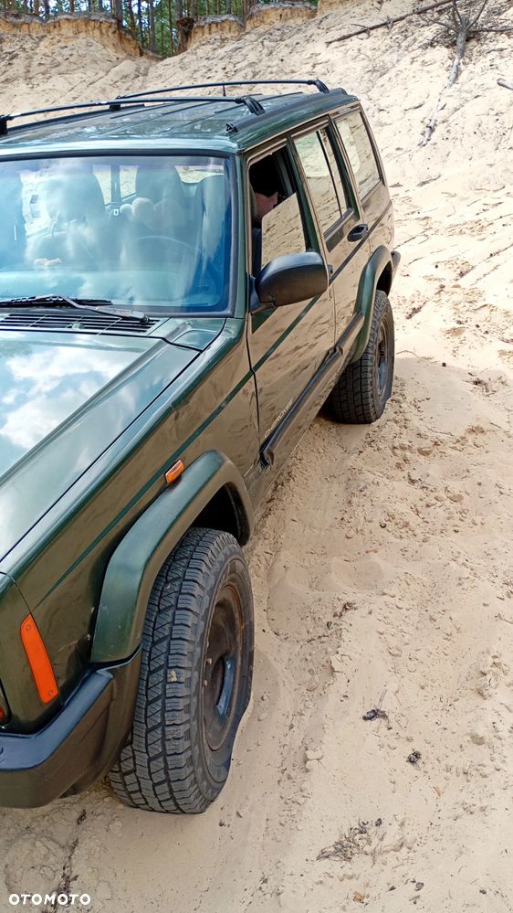 Jeep Cherokee - 8