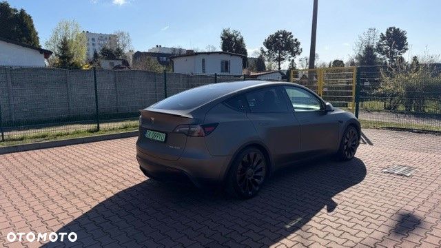 Tesla Y - 4