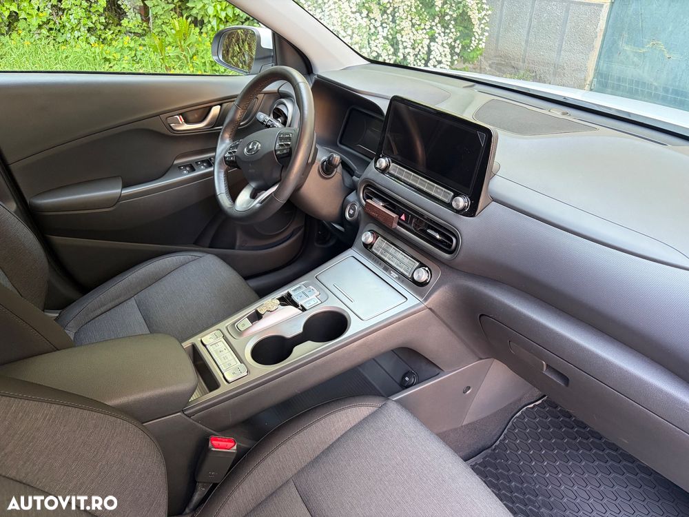 Hyundai KONA - 7