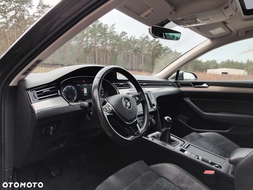 Volkswagen Passat - 19