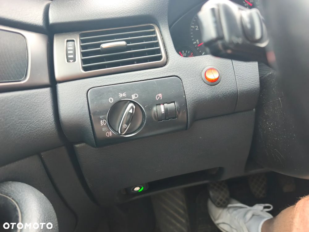 Audi A6 Avant 2.4 - 16