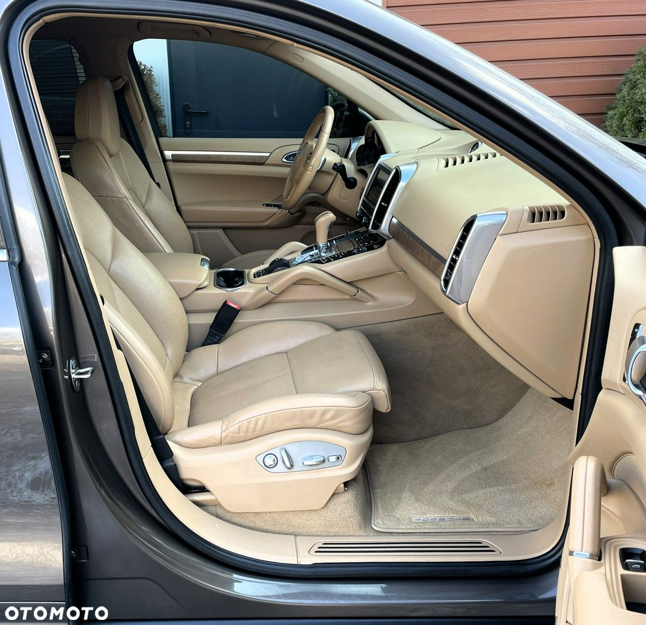 Porsche Cayenne - 26