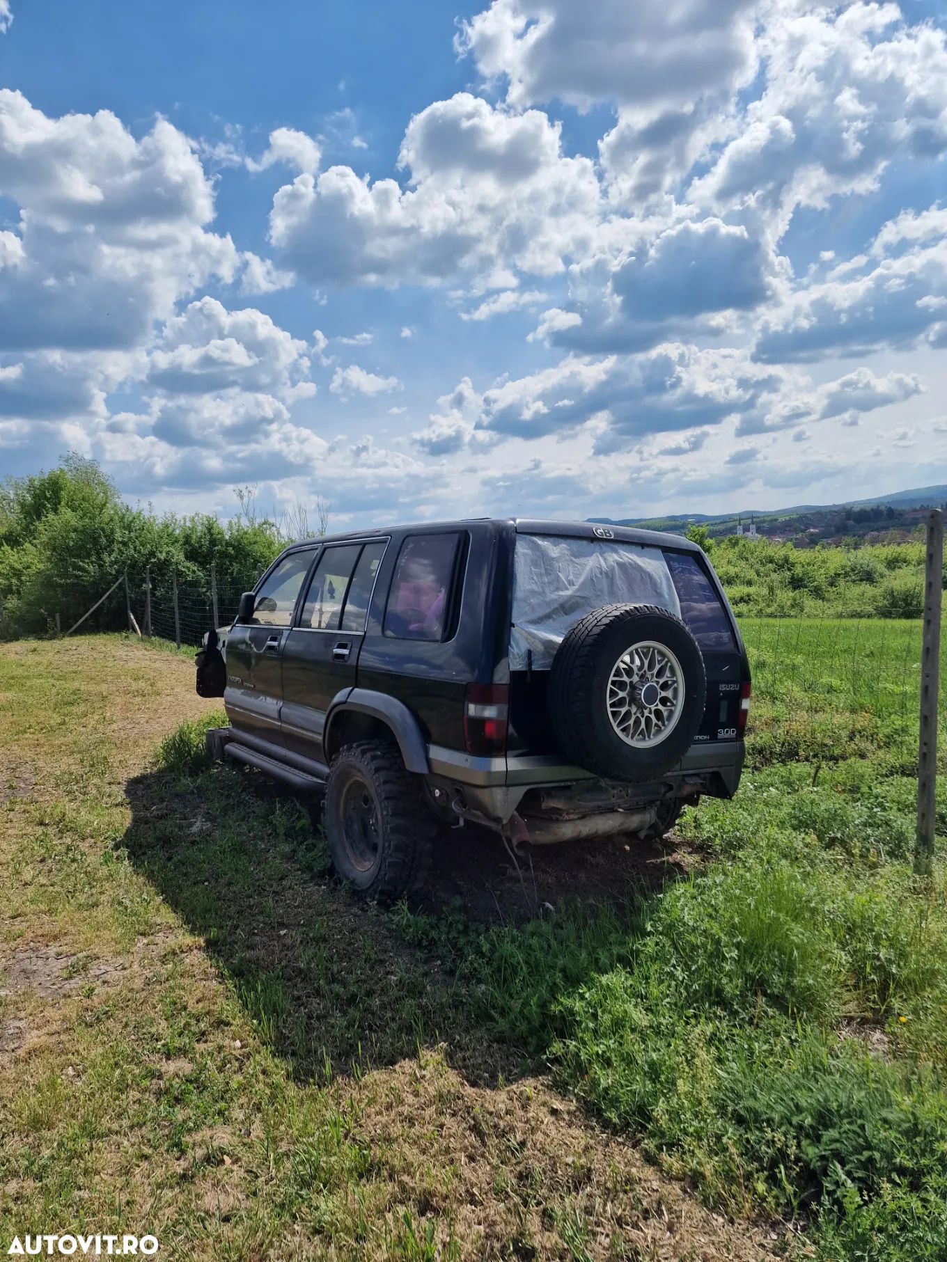 Dezmembrez doua Isuzu Trooper 3.0d - 1