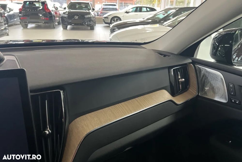Volvo XC 60 T6 AWD AT PHEV Plus Dark - 16
