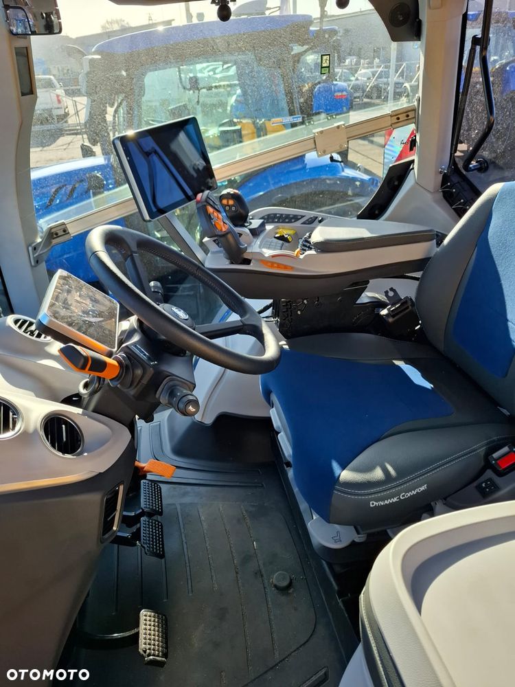 New Holland T7.270 AutoCommand - 3