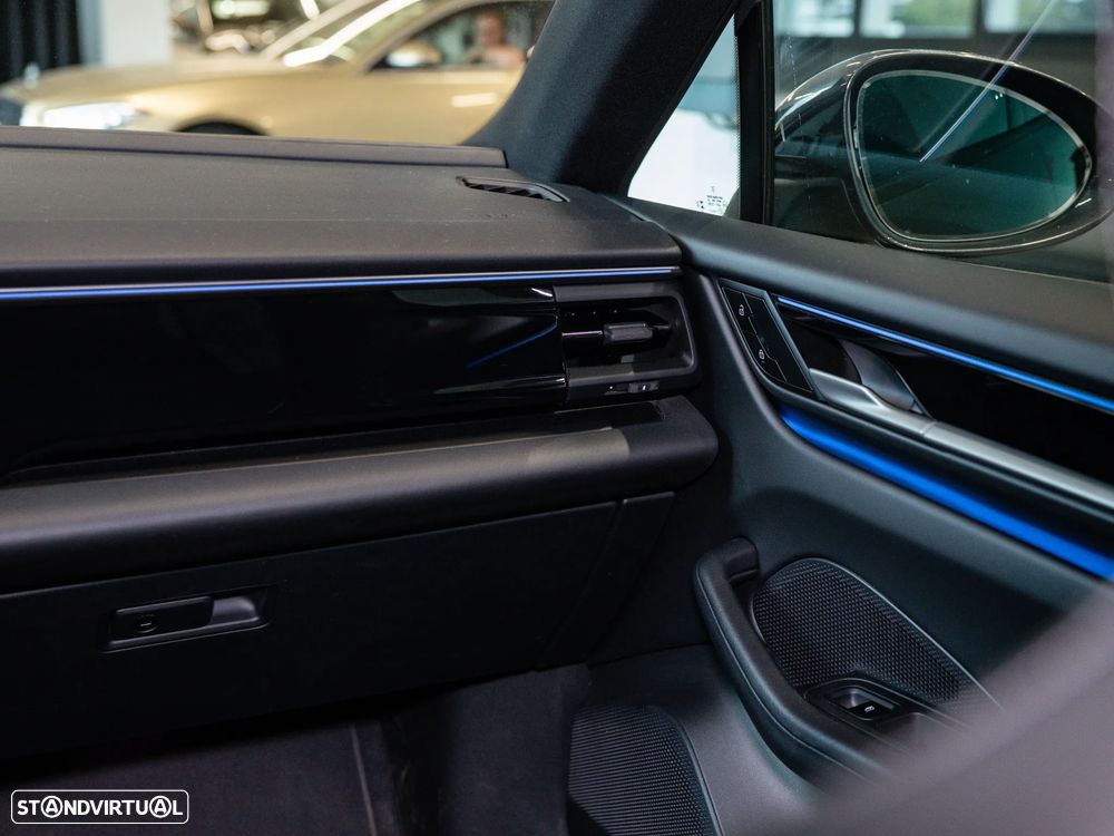 Porsche Macan Electric 4 - 30