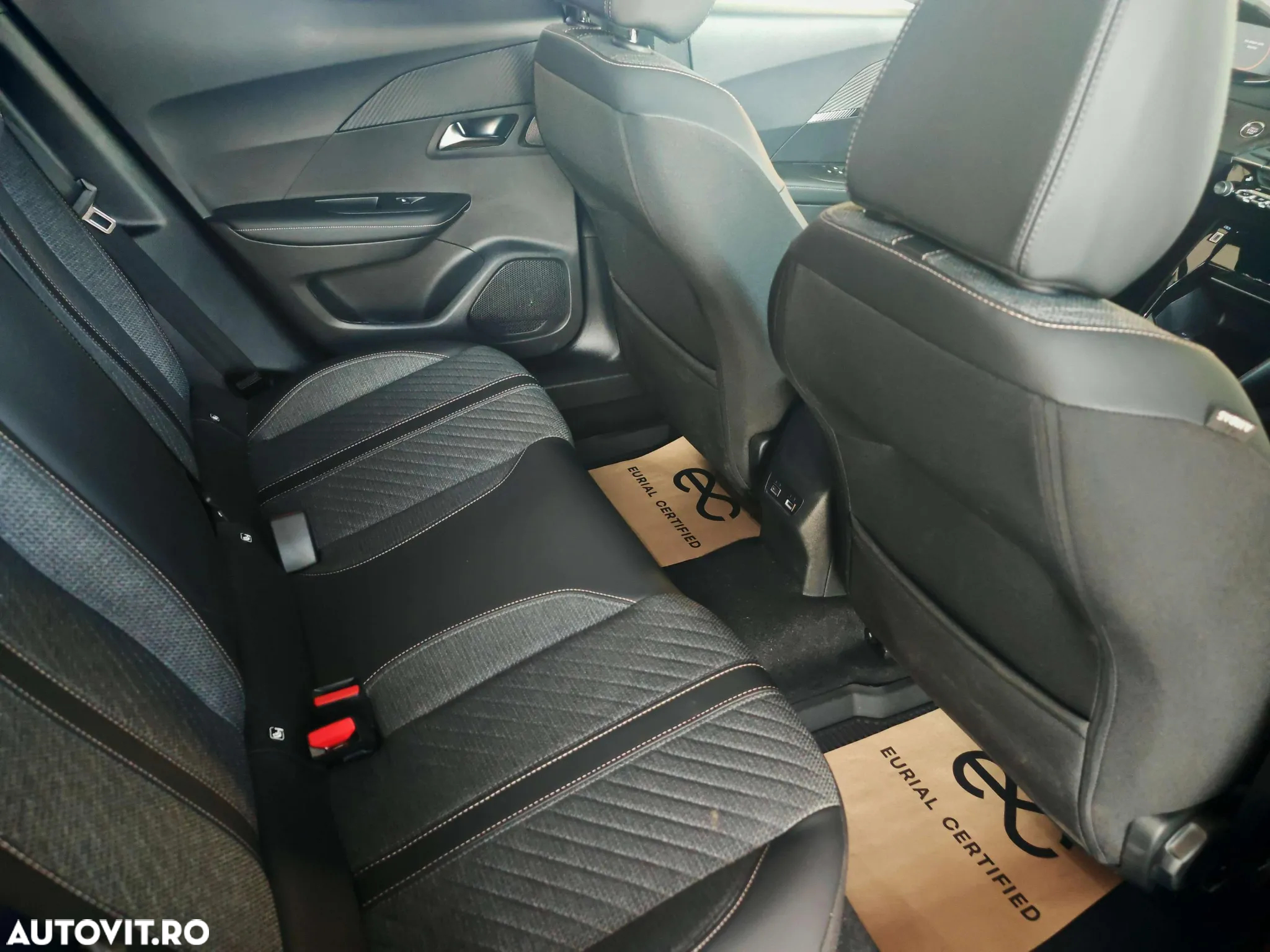 Peugeot 2008 1.2L PureTech 130 S&S EAT8 Allure - 14