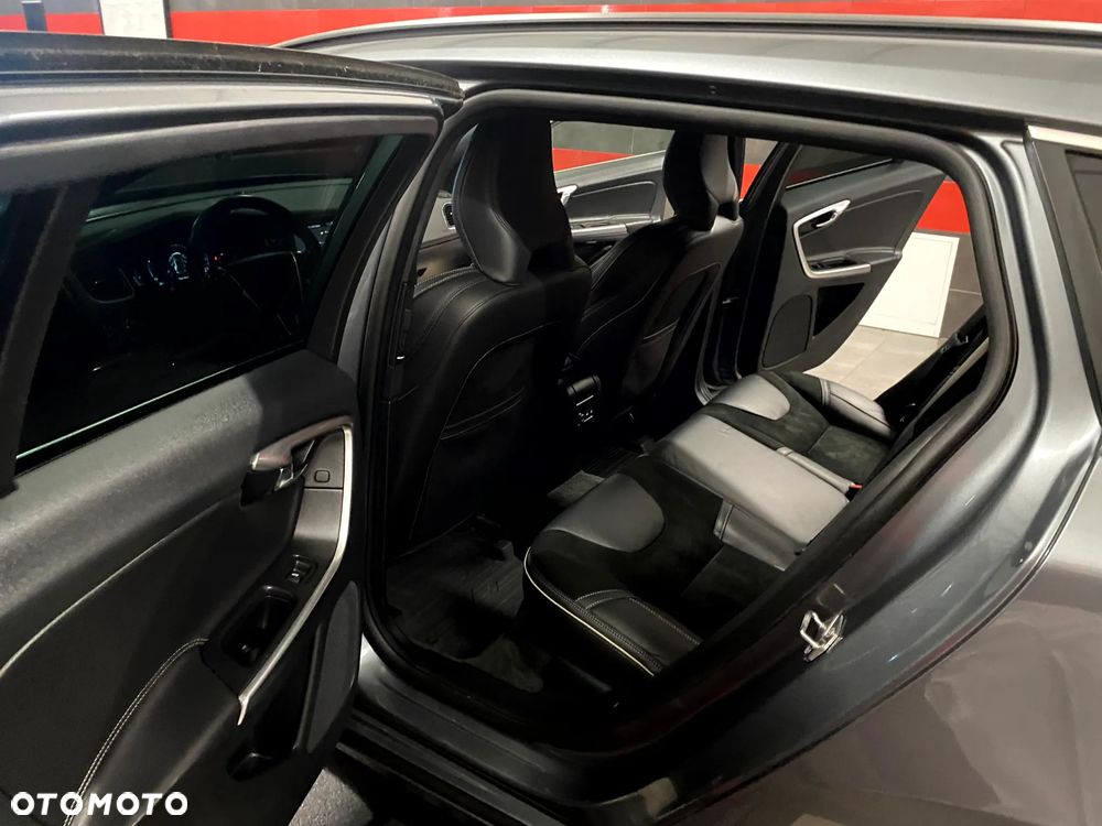 Volvo V60 D4 Drive-E R-Design Momentum - 22