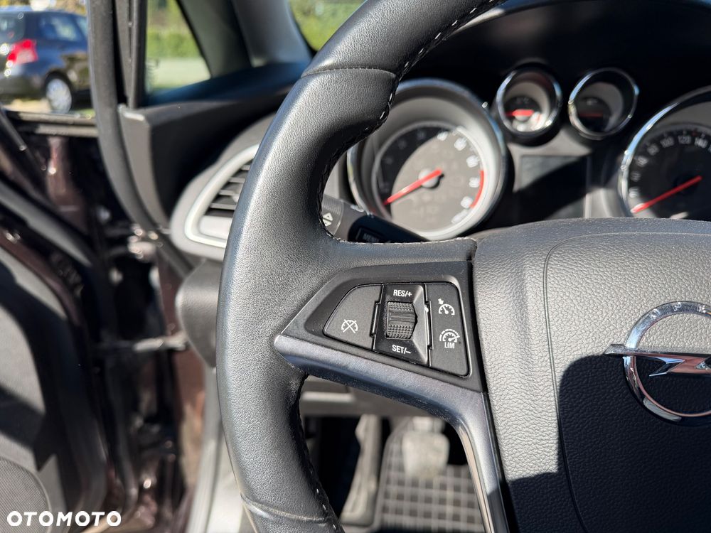 Opel Astra 1.4 T Cosmo - 23