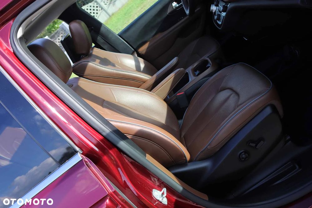 Chrysler Pacifica - 15