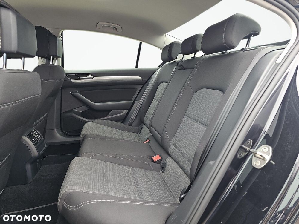 Volkswagen Passat - 30